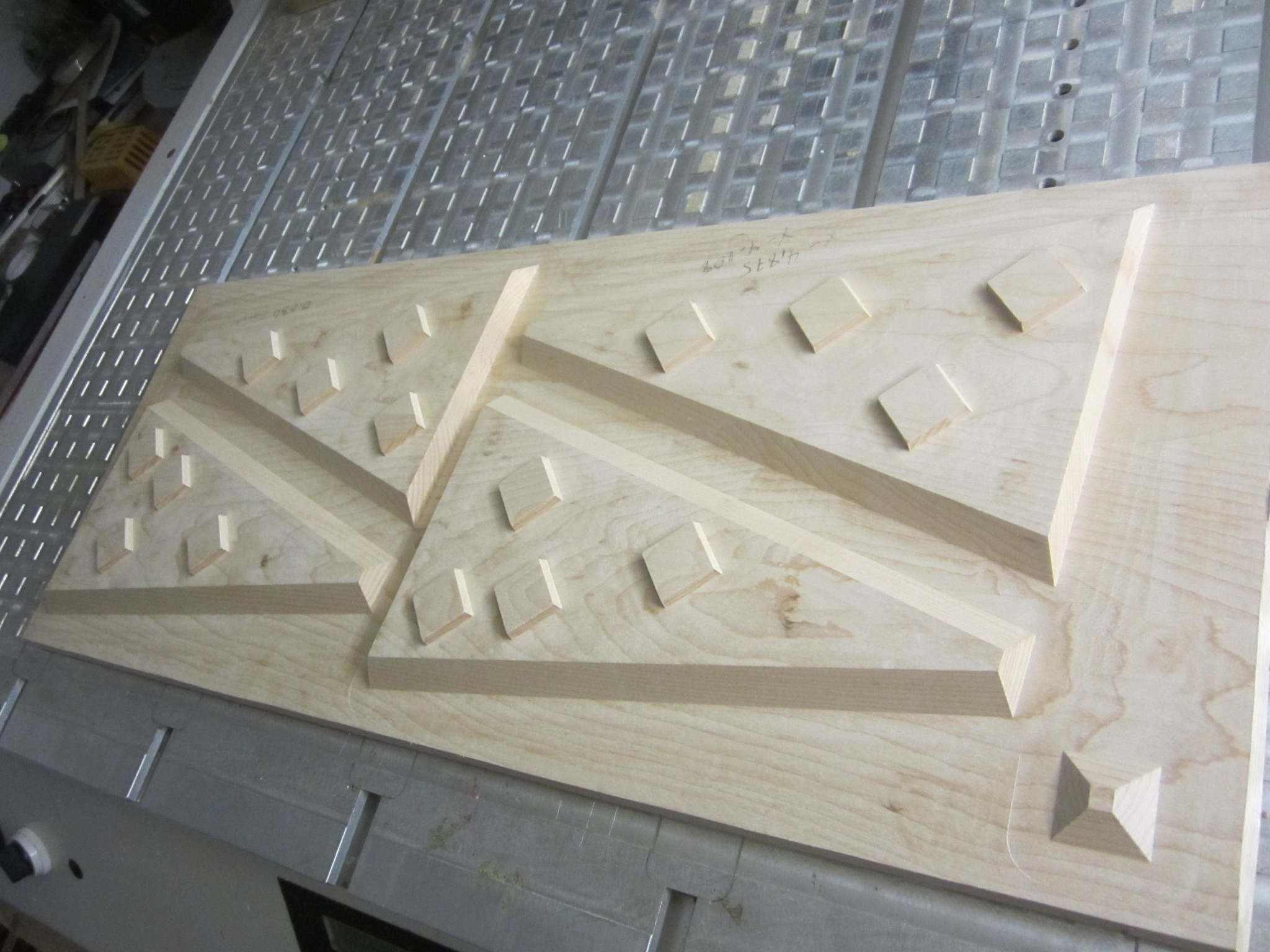 Gabarit architectural en bois usiné sur mesure