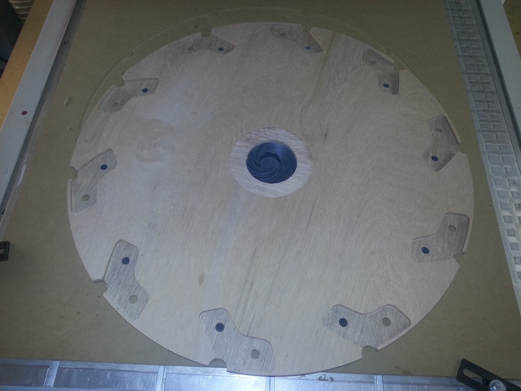 Grand gabarit circulaire en bois