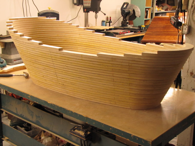 Prototype de bateau en bois construit par sections