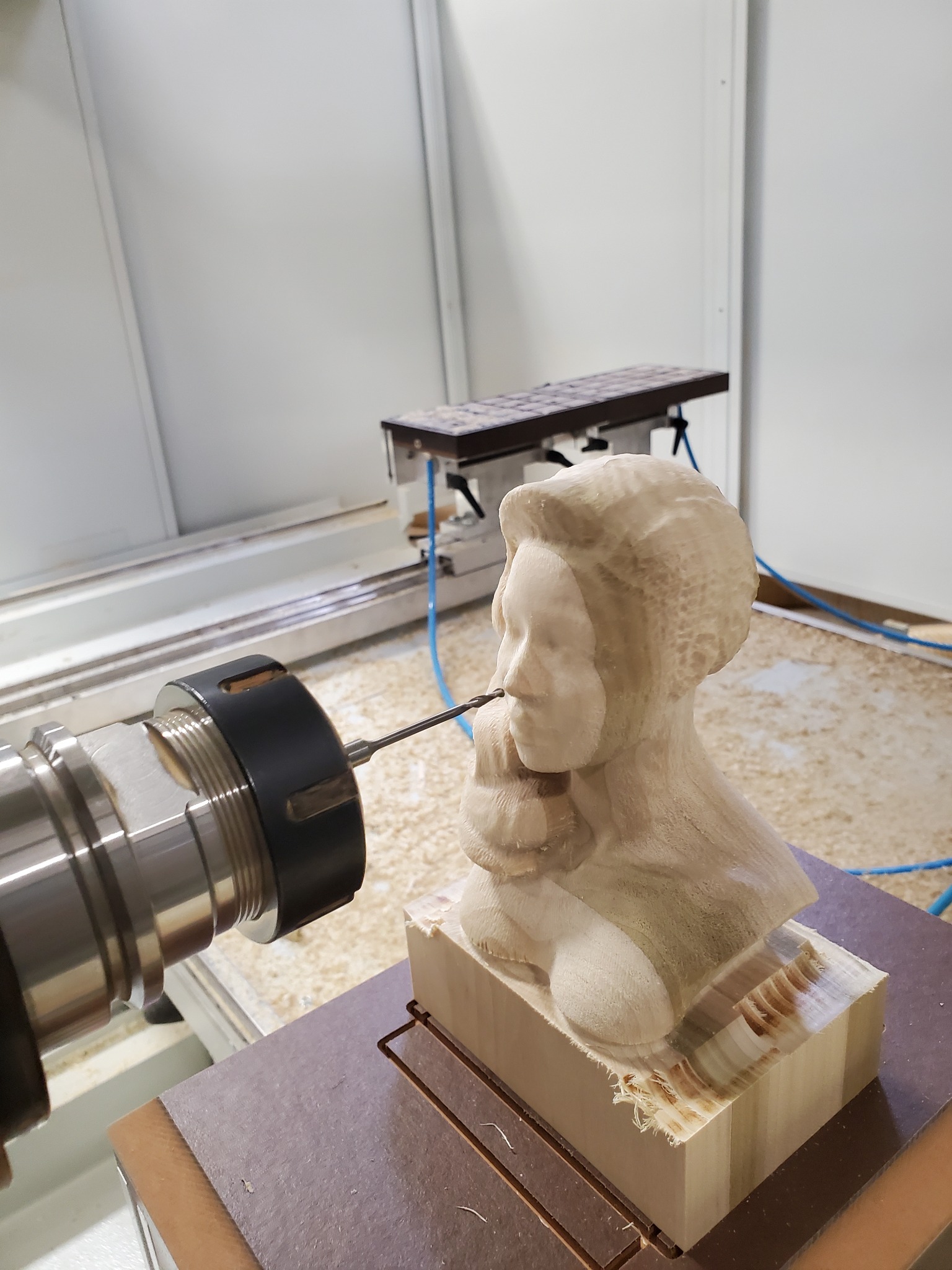Sculpture en bois après usinage