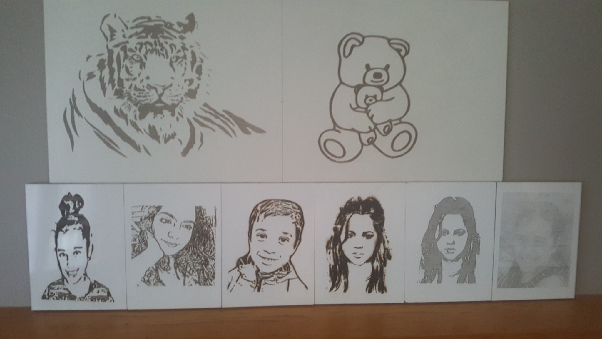 Série de portraits et motifs découpés